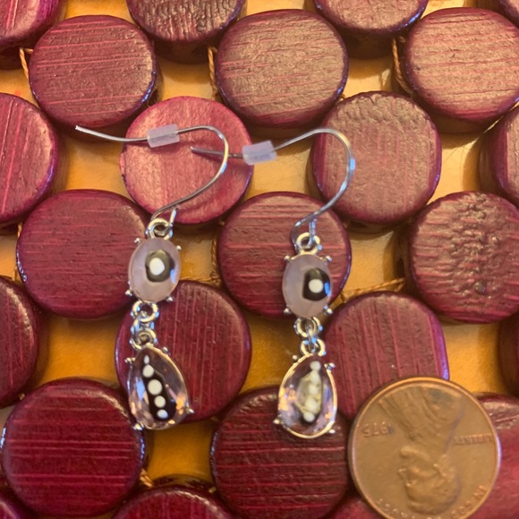 Hand painted pink crystal and silver drop earring - Picture 2 of 3